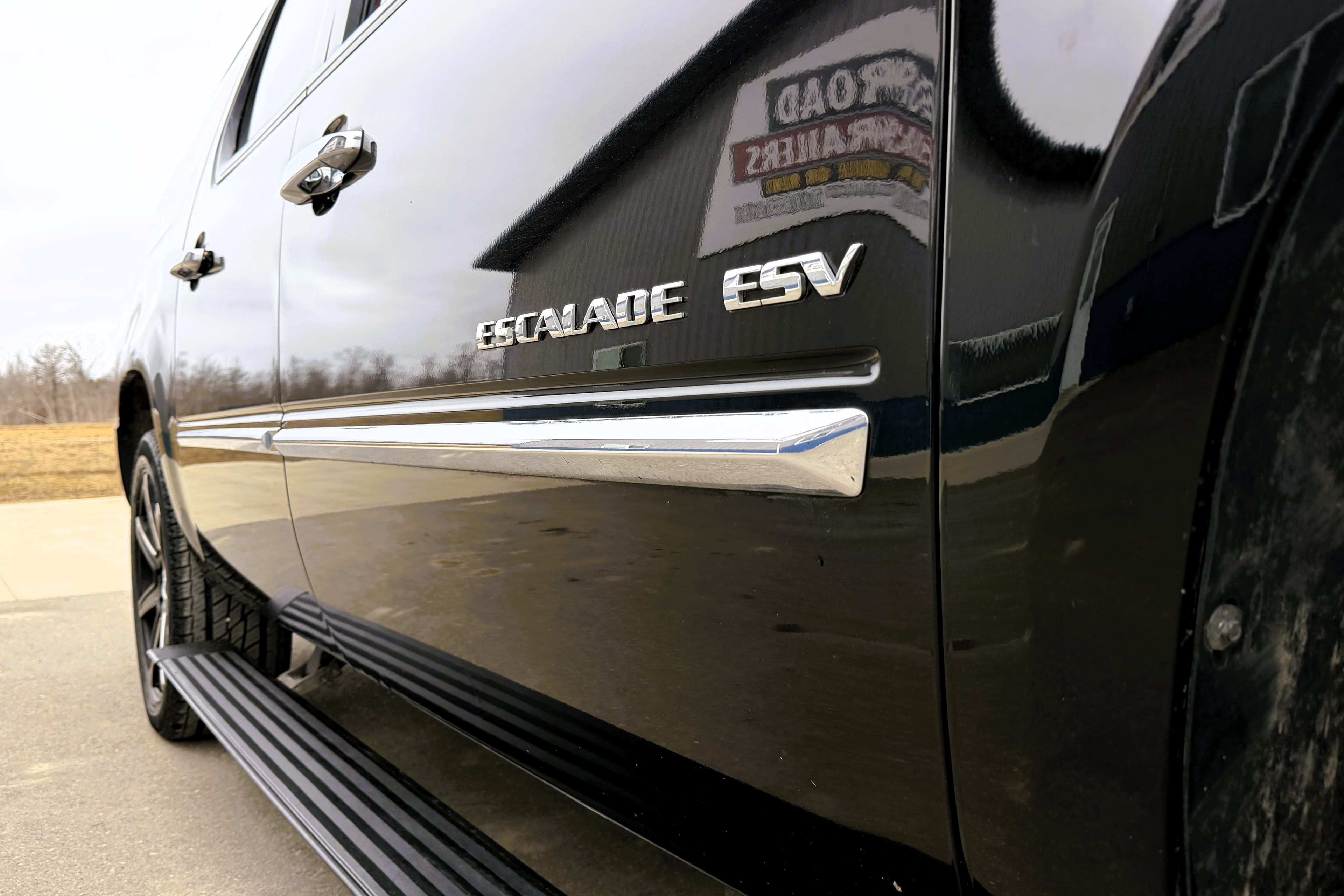 2011 Cadillac Escalade ESV view 9