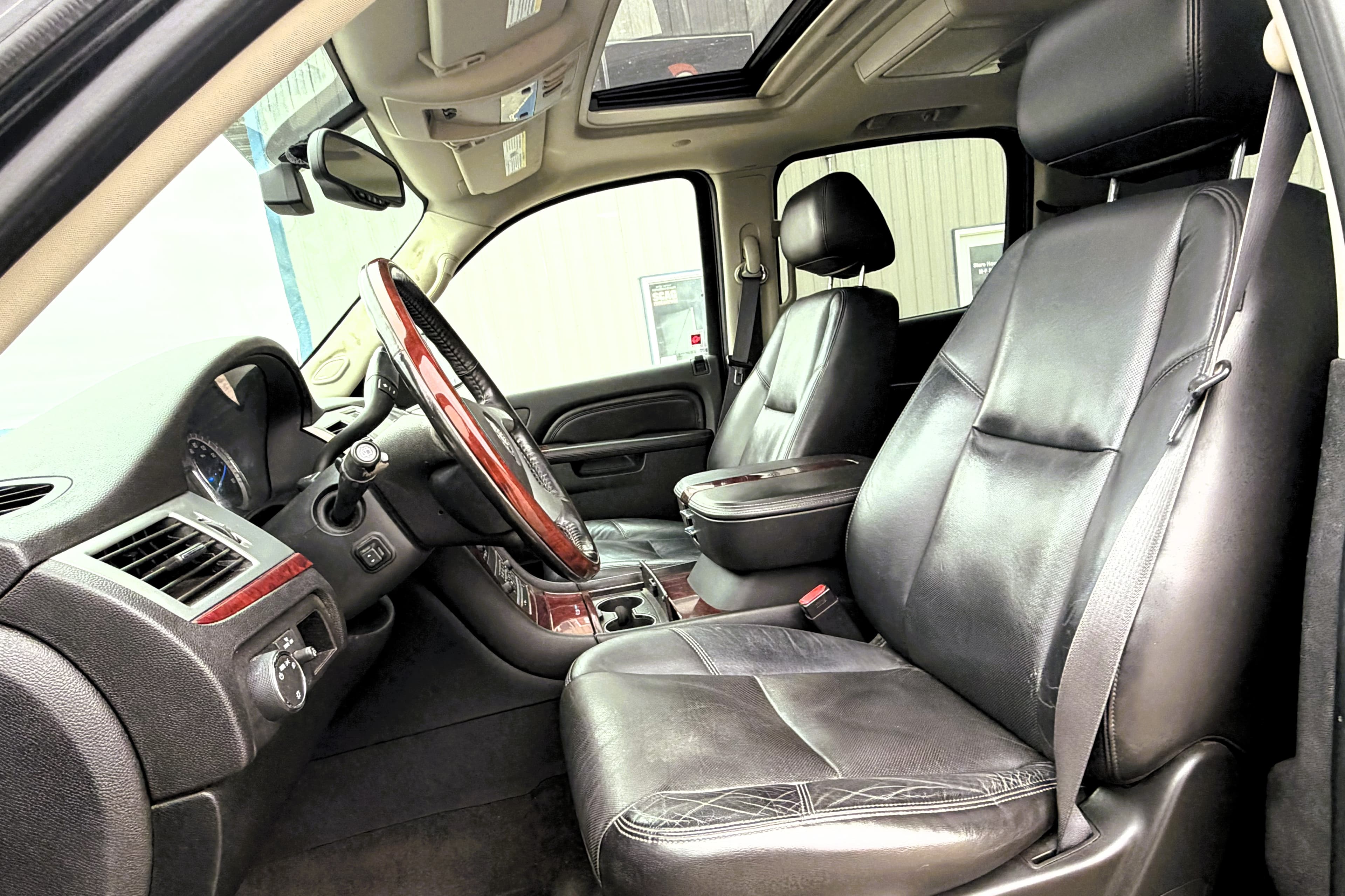 2011 Cadillac Escalade ESV view 12