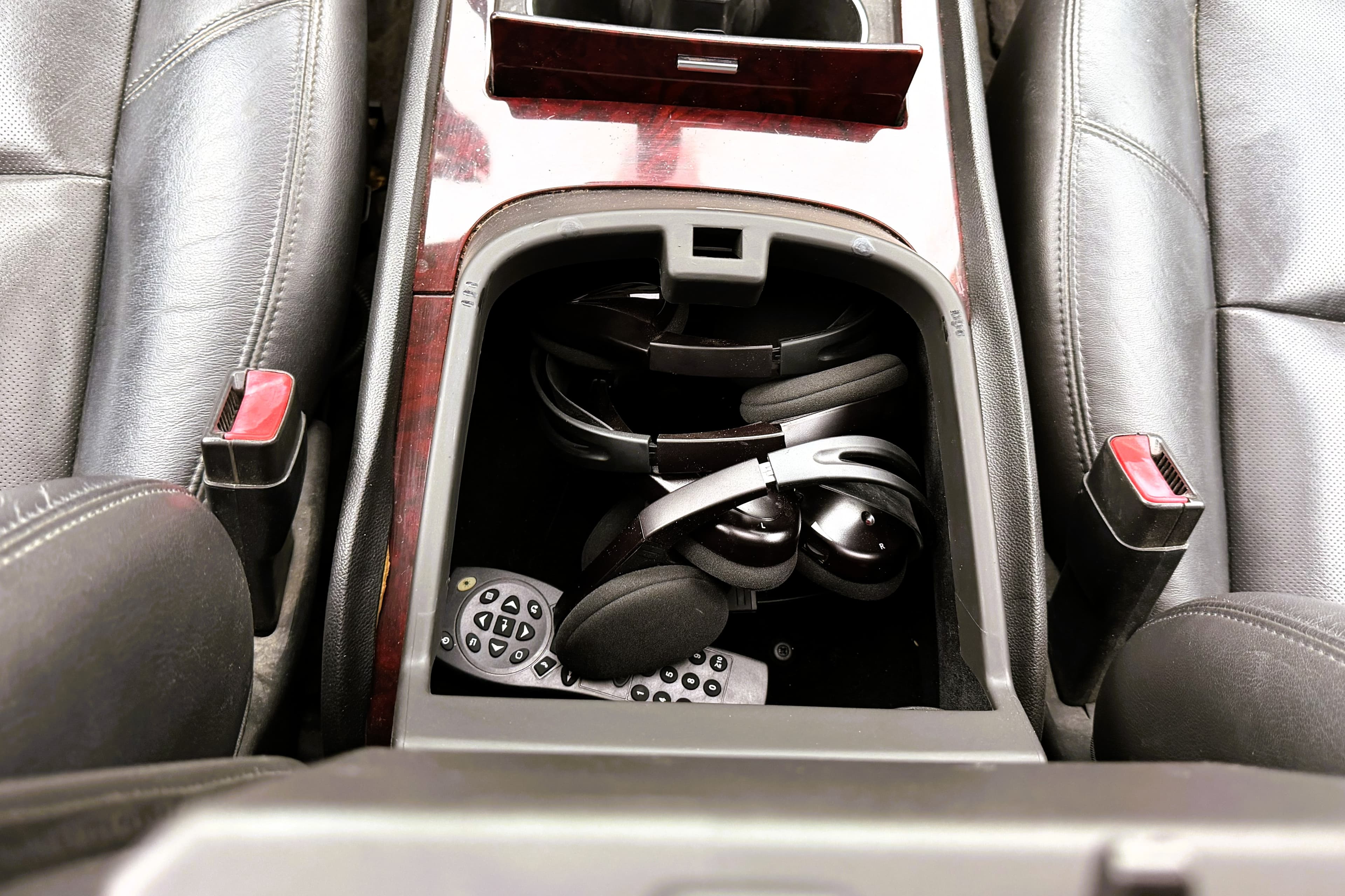 2011 Cadillac Escalade ESV view 17